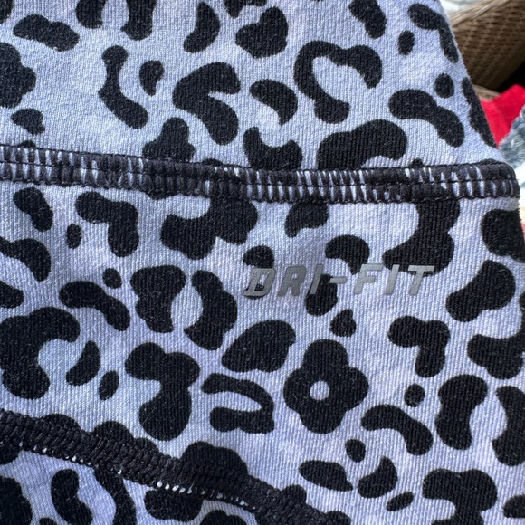 Nike Black and White Leopard Print Leggings - Picture 7 of 7
